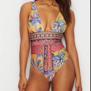 NWT * BECCA Tapestry Bloom Wrap Belt One Piece Swimsuit $148. - Size S